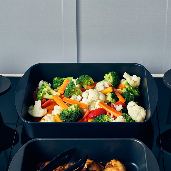 Picture of GenWare Non-Stick Cast Aluminium Roaster 40 x 27cm 40 x 27 x 8cm (L x W x H) - 6L/211.2oz.